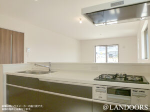 建売住宅の施工例｜コンロ・シンク（名古屋市）｜ファースト住建（ファーストタウン）