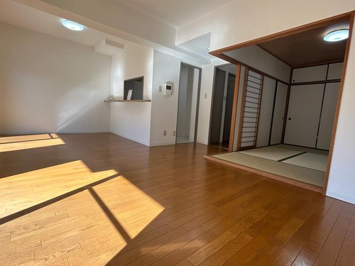リビング - 株式会社ランドアーズ|名古屋の一戸建て(建売・中古戸建)・中古マンション・賃貸管理・不動産売却 ダイアパレス平安通・402・(株)リプライス