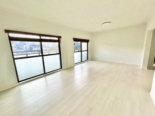リビング (2) - 株式会社ランドアーズ|名古屋の一戸建て(建売・中古戸建)・中古マンション・賃貸管理・不動産売却 三井農林東山元町ハイツB棟・305・ かえる