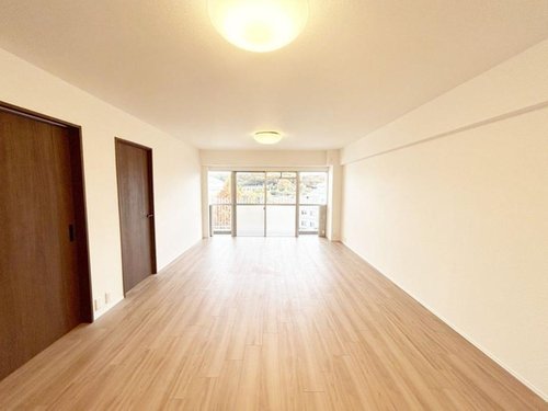 リビングダイニング - 株式会社ランドアーズ|名古屋の一戸建て(建売・中古戸建)・中古マンション・賃貸管理・不動産売却 エスポア東山B棟・517・)イーグランド