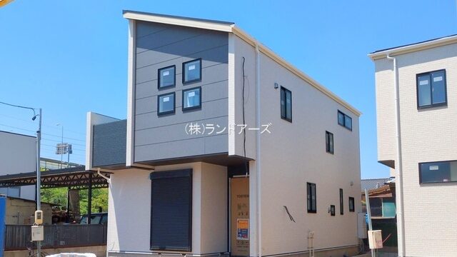 建売住宅の外観写真（春日井市中野町2丁目10-8_3号棟・東栄住宅/ブルーミングガーデン）