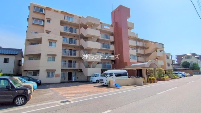 中古マンションの外観写真(メイツ半田_401号室)