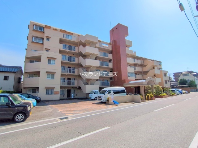 中古マンションの外観写真（メイツ半田_401号室）