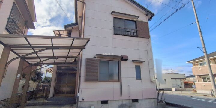 岩倉市石仏町石川 1