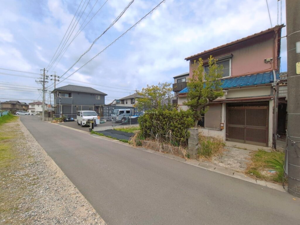 愛西市町方町彦作堤外 1