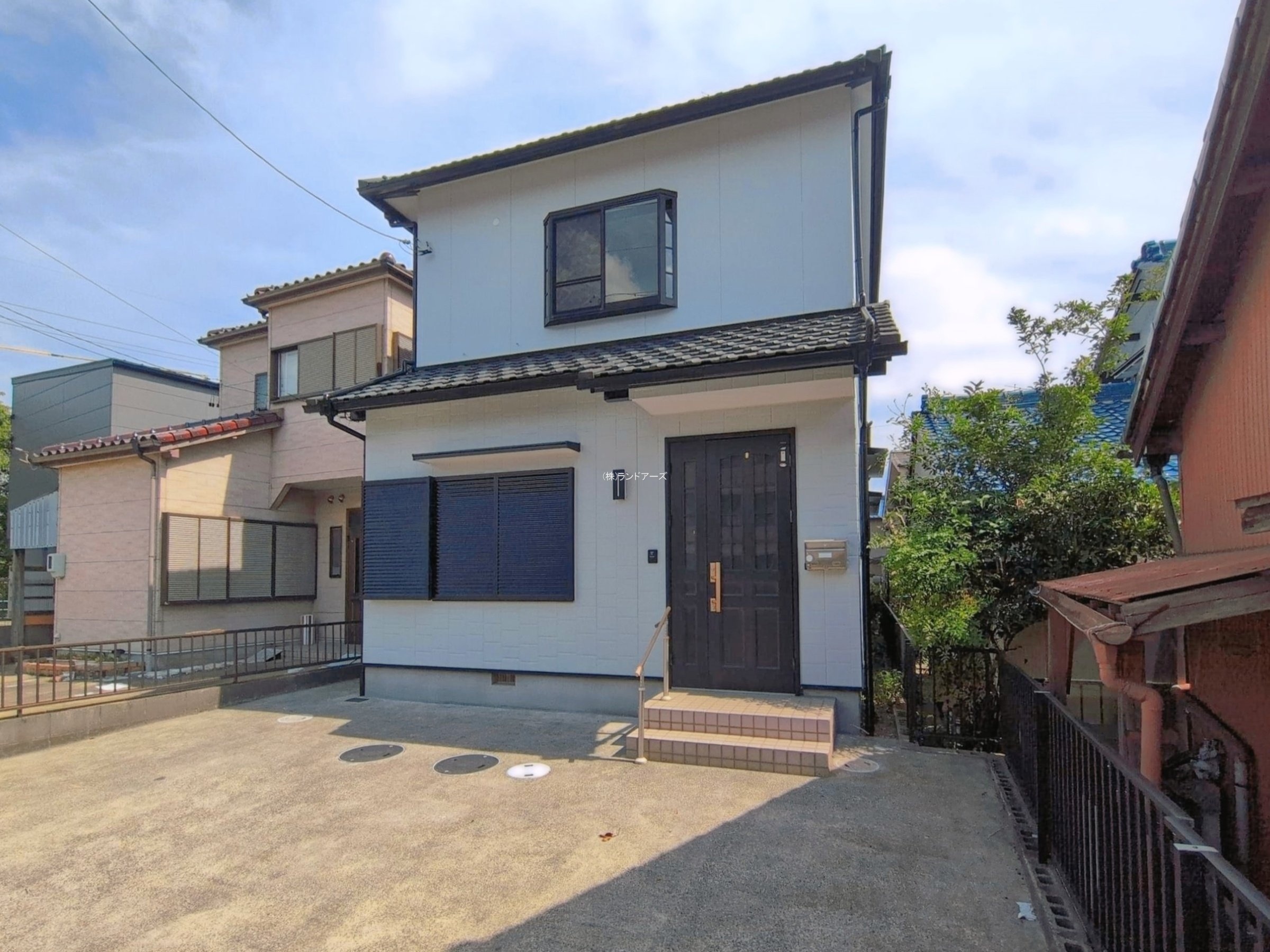 岩倉市神野町川添 1