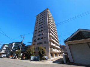 グローリアス岩倉第二 1